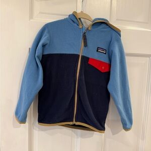 Patagonia 3T Light Blue Fleece with Red and beige Trim